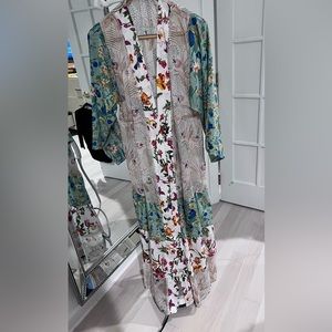 This kimono is brand new. Never used.
